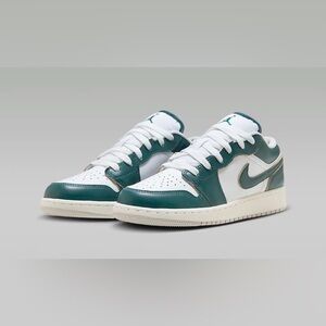 NEW-Air Jordan 1 Low SE
Big Kids Shoes/Size  6.5y
